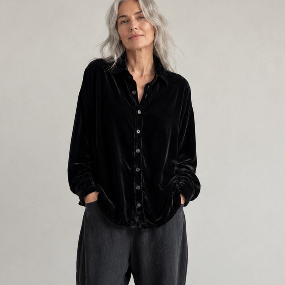 CP Shades Women's Black Velvet Button up Shirt size Medium
